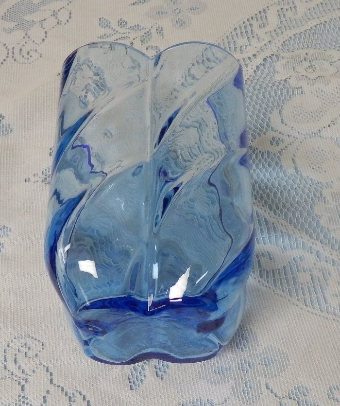 Kosta Boda Glass Clover Vase in Light Blue by Anna Ehmer 6 5 Inch