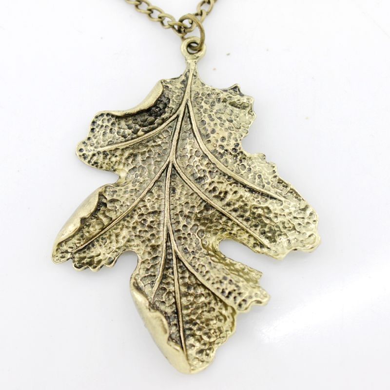 Vintage retro antique Gold Tone Simple Leaf Necklace