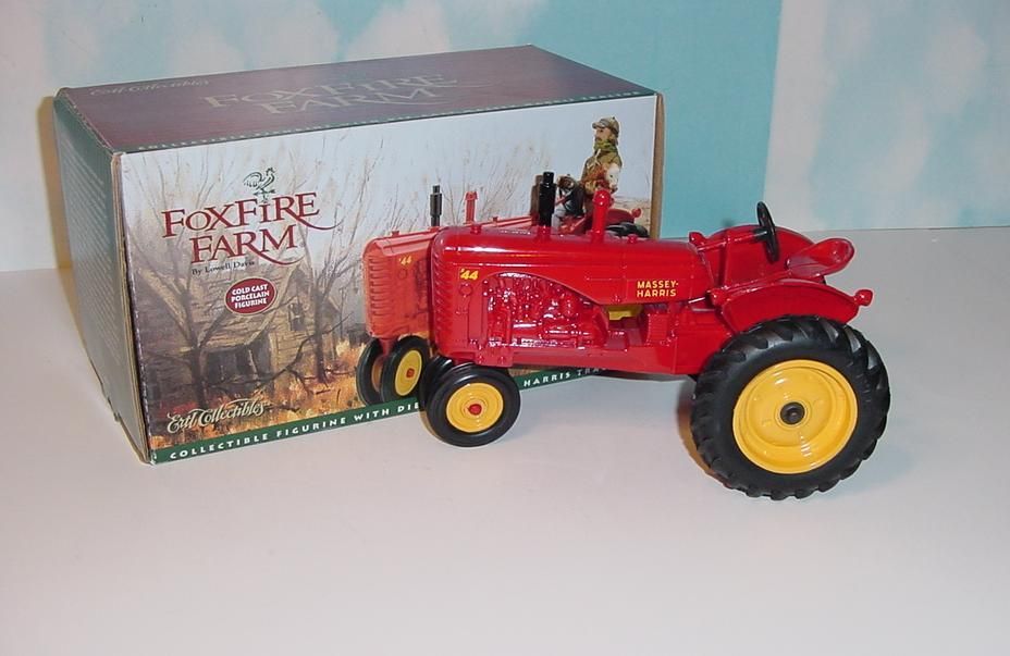 16 Massey Harris 44 Foxfire Farm Tractor by Ertl w Box