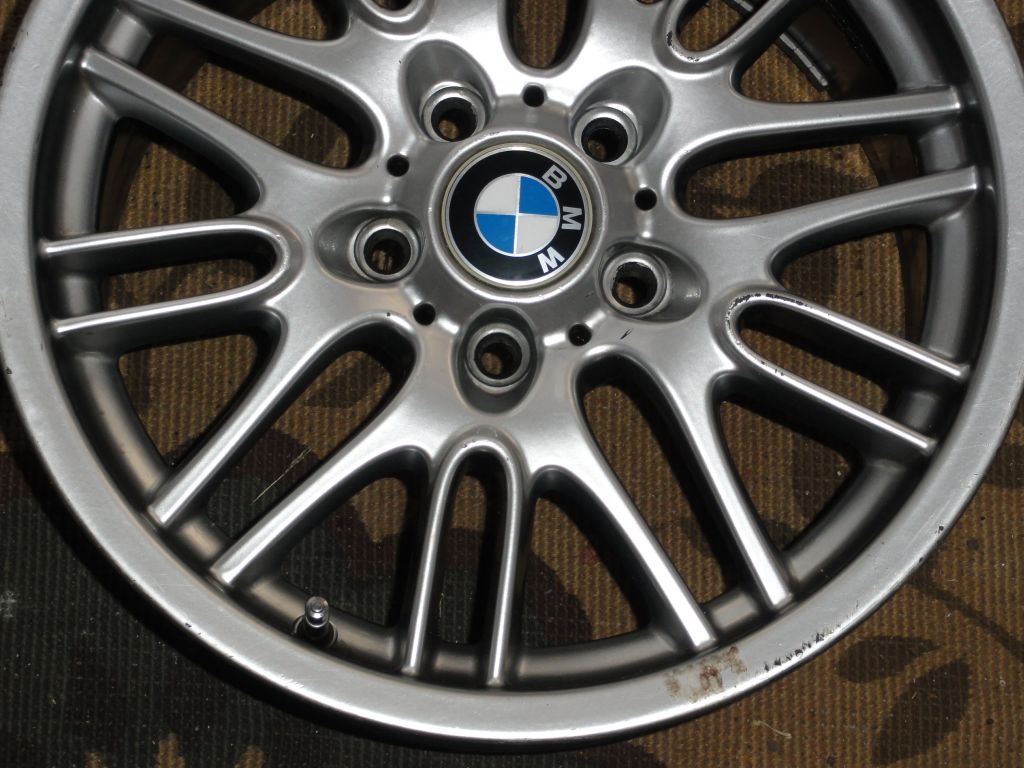 BMW 17 Aluminum Alloy Wheels M5 Rims w Center Caps Emblems Germany