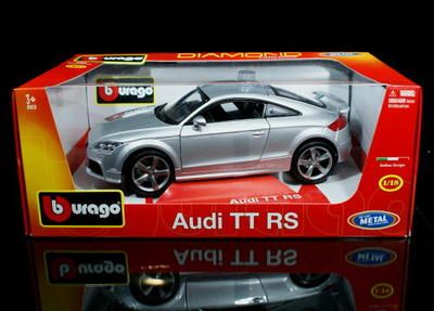 Audi TT RS Bburago Diamond Collezione 1 18 Silver