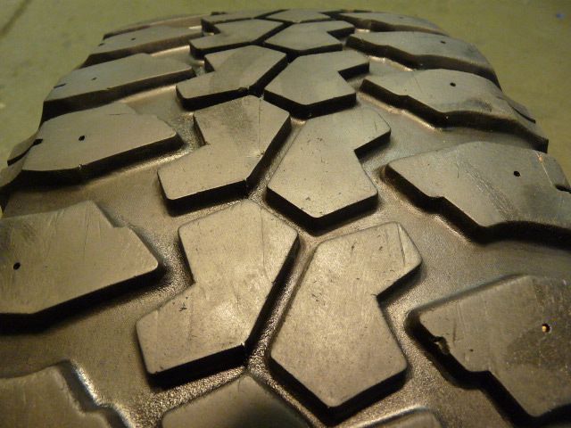 One Summit Mud Dawg Radial H V 255 75 16 Tire 30173