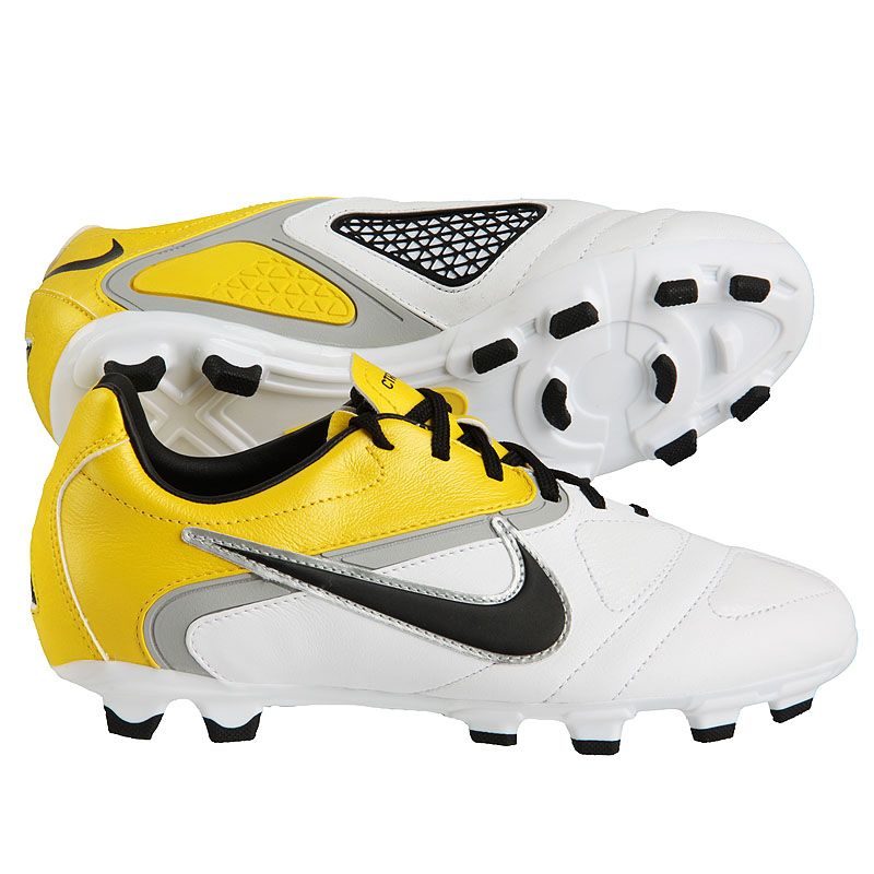 NIKE FUSSBALLSCHUHE CTR360 LIBRETTO 2 FG Gr. 32 NEU