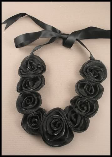 Satin Kette Collier Rose Rosen Hochzeit Braut Schwarz