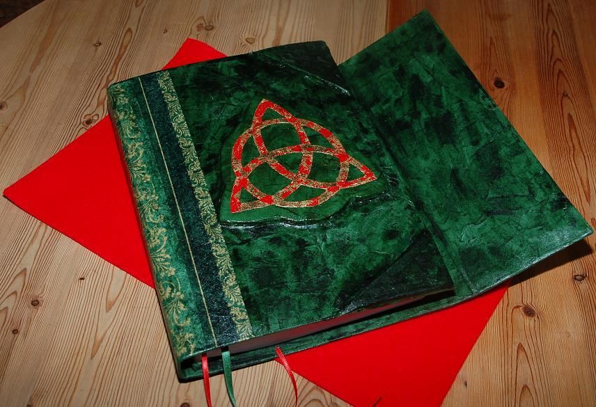 Deutsches Buch der Schatten BOS Replika aus Charmed