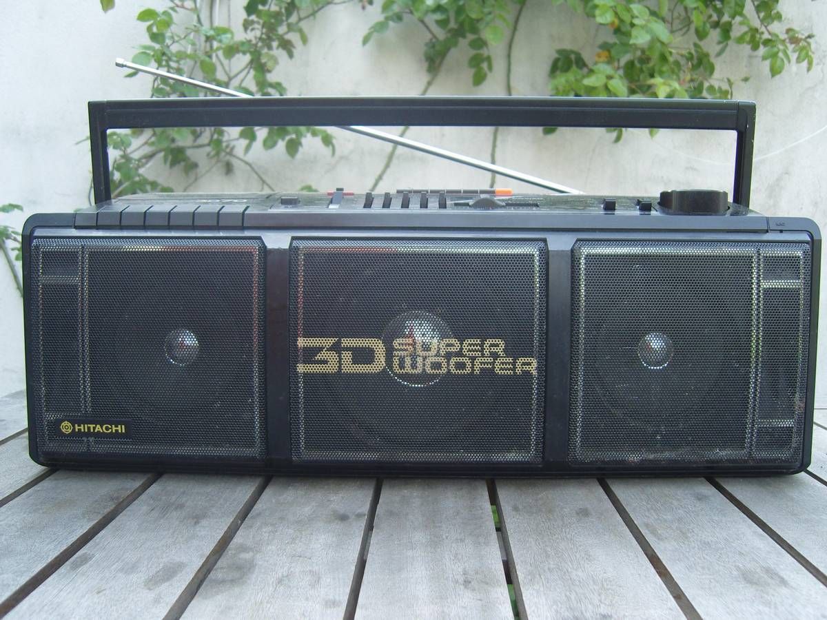 Hitachi TRK 3D70E 3D Superwoofer Ghettoblaster