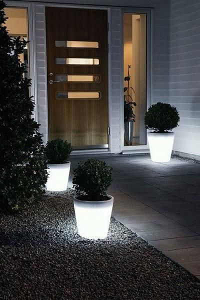 Konstsmide 7638 000 LED Beleuchteter Blumenkübel weiss Höhe 40 cm