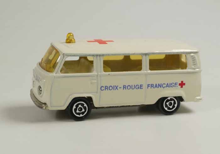 Majorette 244 VW Bus Krankenwagen Fourgon OVP