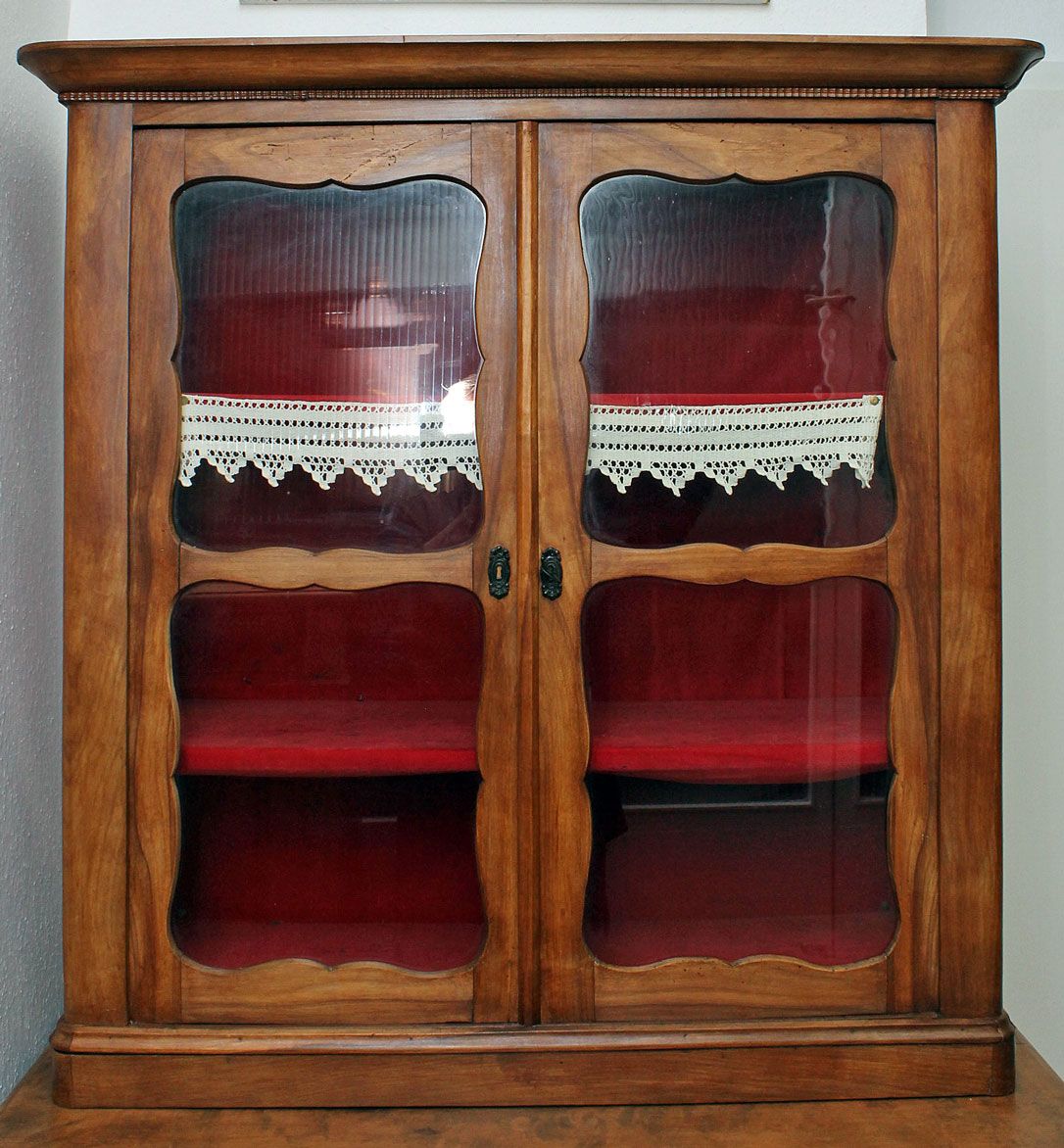 Vitrine Biedermeier Antiquitäten Kirschbaum ca. 1840 antik