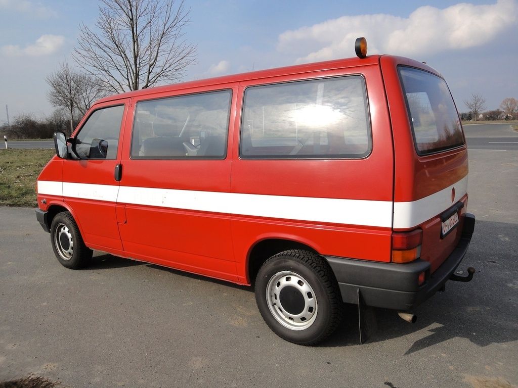 VW Bus Transporter 2.4 Diesel   7 Sitzer   173.000 KM   TÜV neu   T4