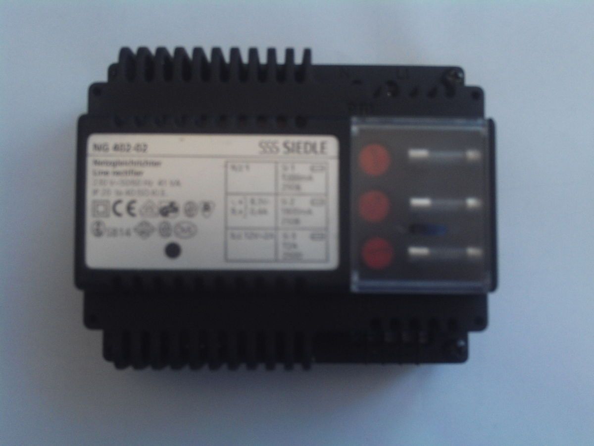 41VA 8,3VDC/0,4A geregelt, 12VAC/2A IP20, Siedle NG 402 02