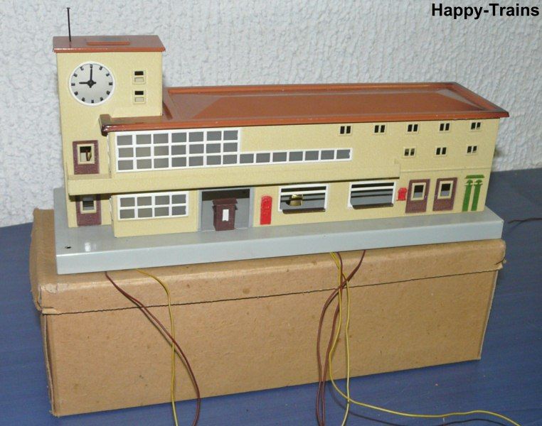 Märklin 418 / 418.8 Bahnhof Friedrichshafen mit bel. Uhr Kräusellack