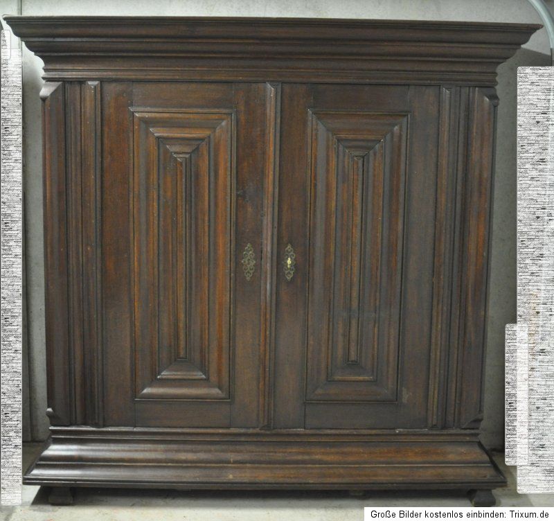 Frankfurter Wellenschrank Nasenschrank Barockschrank 18. JH um 1750