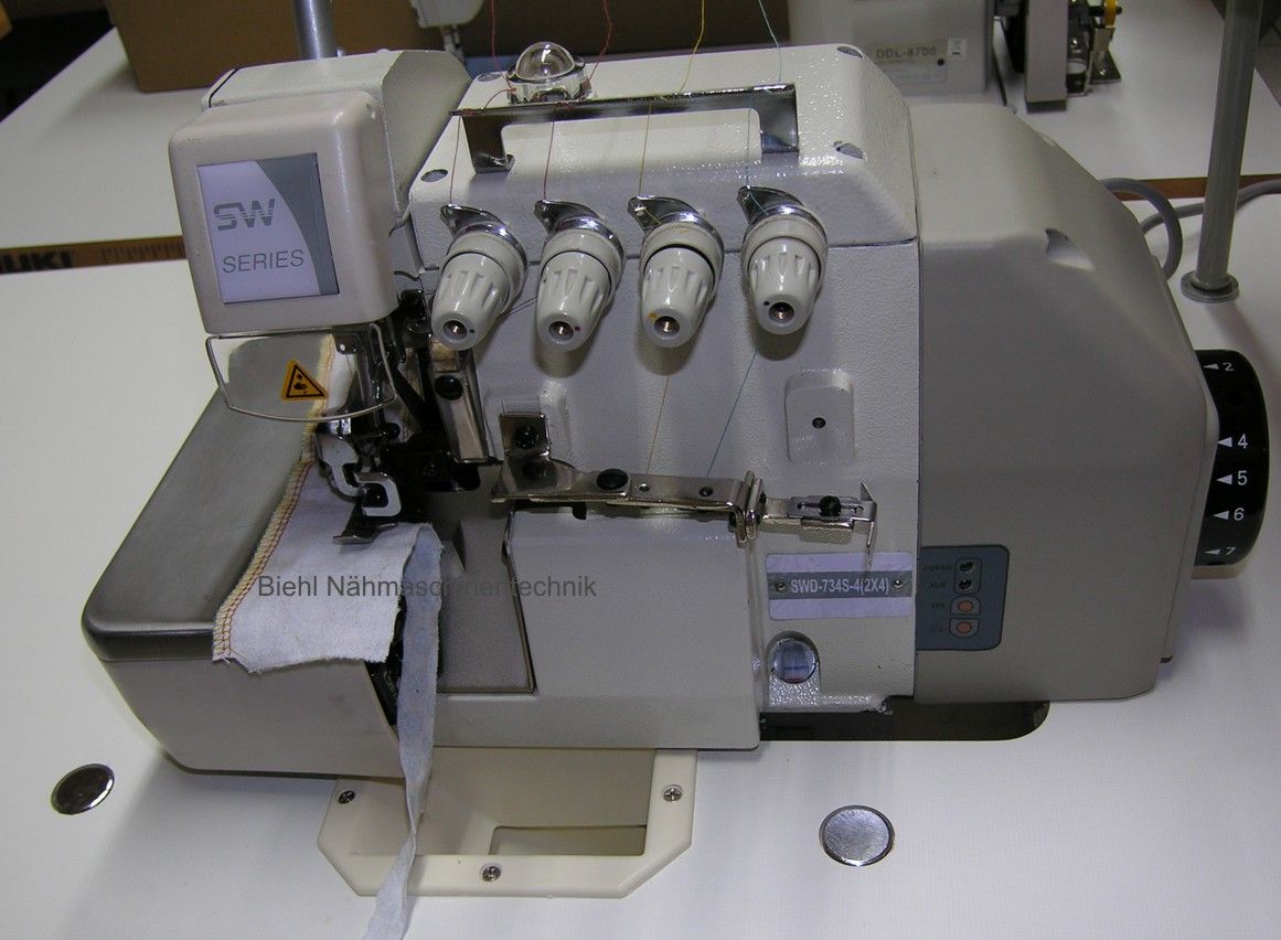 SEWMAQ Industrie Overlock mit Nadelpositionierung und Direktantrieb