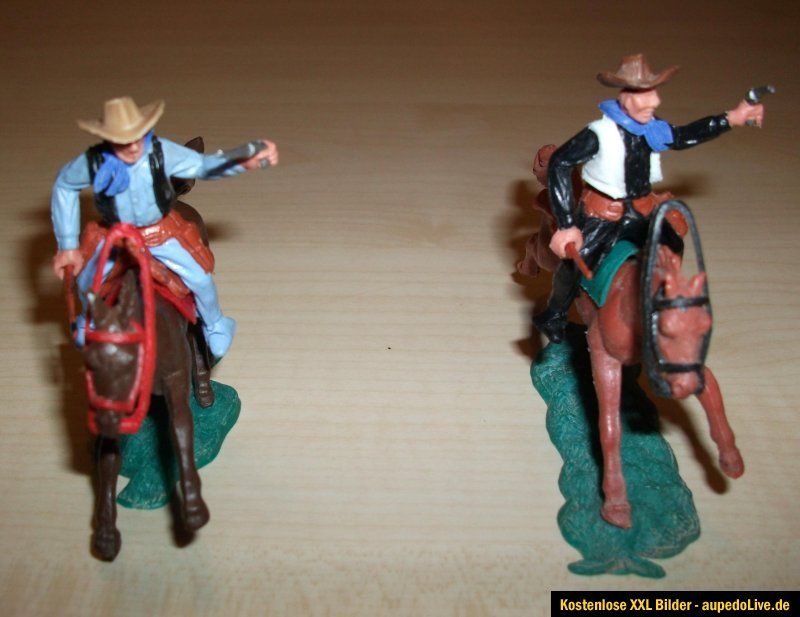 Zwei Cowboys zu Pferd, Timpo Toys 70er Jahre.