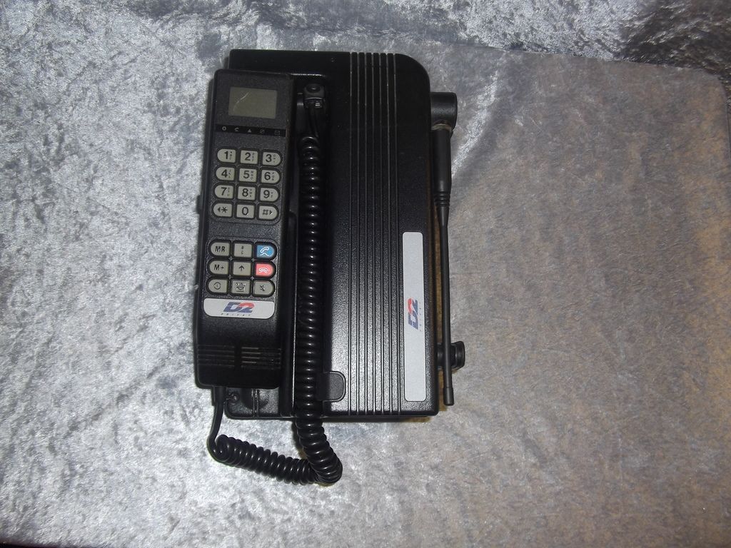 MOTOROLA GSM D2 Porty Autotelefon Auto Telefon tragbar Mercedes