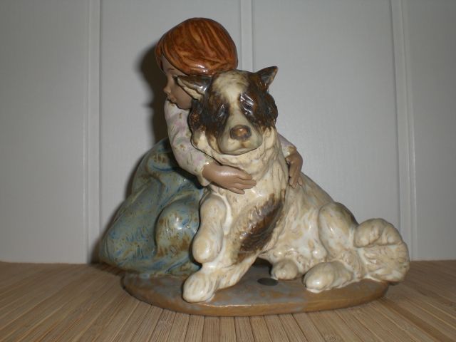 Lladro 01012200 A BIG HUG Mädchen umarmt einen Hund