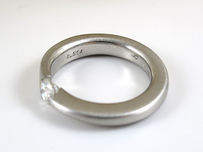 Extravaganter SPANNRING PLATIN RING 950 PT mit 0,514ct Brillant