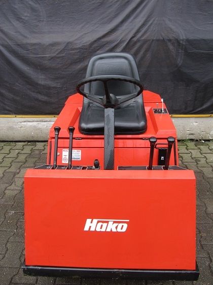 Hako Jonas 950V Kehrmaschine Aufsitzkehrmaschine Saugmaschine